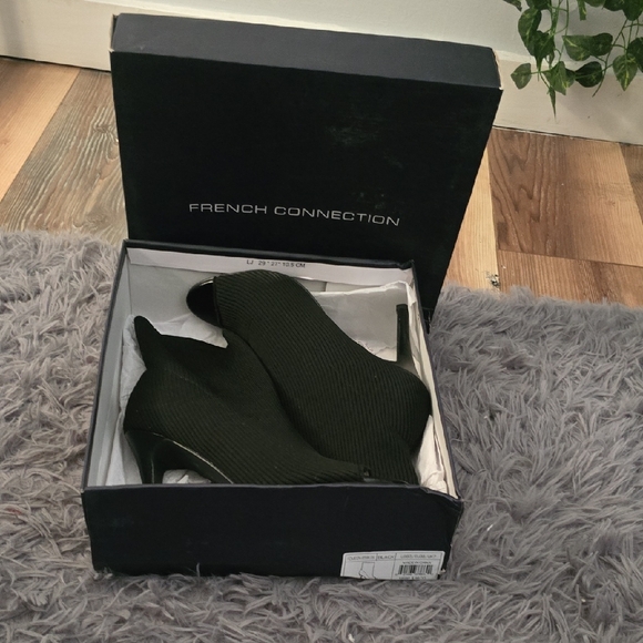NIB French Connection Women's Black Heeled Boots - Picture 1 of 7